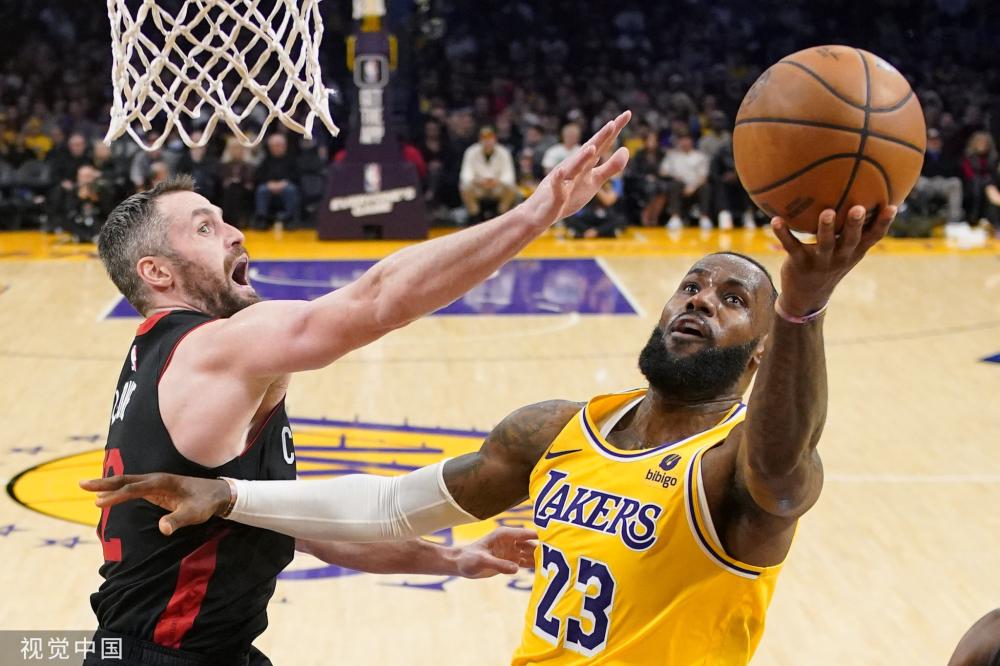 和提升的球 和提升的球